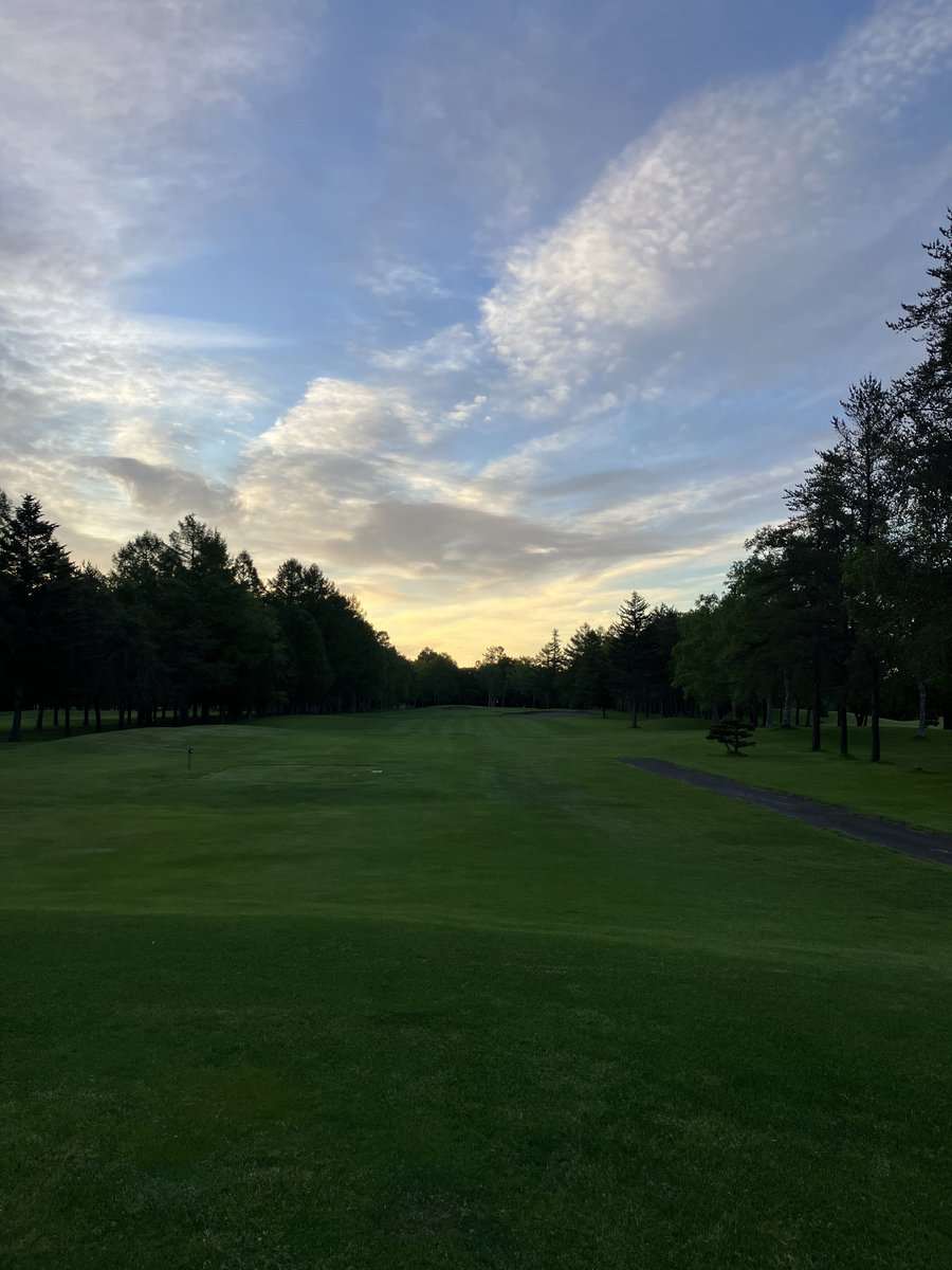 haluhalu789's tweet photo. 帯広国際CC中ー東☀️
44/44/88/33P/0🐥/0OB/3砂

久しぶりの早朝🌅⛳️🏌️‍♂️
明るくなるの早くなったなぁ🥹☀️
今日も微妙なゾロ目スコア🌀🤪🌀
色々と試しながらのラウンドが続いてるけど、いつか成果が出ると信じて､､､､､､😇🔥
明日から６月‼️
まだまだシーズン長いから⛳️🏌️‍♂️楽しんでいきまっしょい‼️‼️ https://t.co/RN0UkGW5Nq