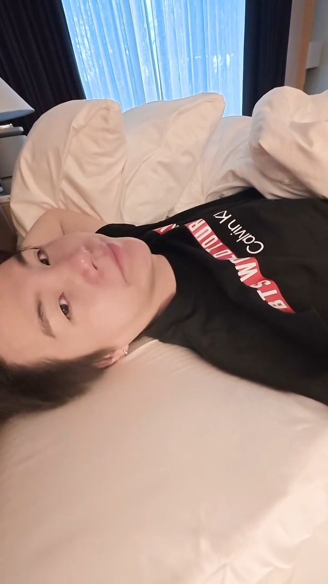 AGUSTD7BR's tweet photo. 📸 | Jungkook, Namjoon, Jimin e Hobi comentaram no vídeo de Yoongi no Instagram:

🐰: Estou ficando louco!

🐨: Sério, isso é inacreditável!

🐥: Haha, a cinematografia está incrível!

🐿️: Gente… acabou para mim… Me tornei a pessoa cujas pernas estavam tremendo durante a apresentação…

#SUGA #슈가 #방탄소년단슈가 @BTS_twt