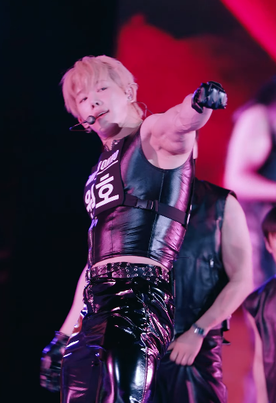 MaxWeneer's tweet photo. Wonho's ASEA stage is already legendary!

https://t.co/Vfr9RjXNZh

#WONHO_BEST_STAGE_WINNER 
#원호 #ASEA2026 
@official__wonho
@official_WH_jp https://t.co/rEwwlwkVM6