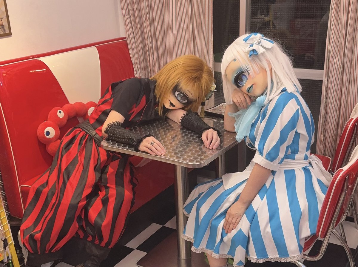 hi_monsterparty's tweet photo. 日曜日沢山のご来店ありがとうございましたー!!
なんとかのりきった💪✨
ノワールくんありがとう。
明日はお休みです🙏
次回オープン日時はまた後日お知らせします。
#monsterparty https://t.co/UkFJLYF1PA