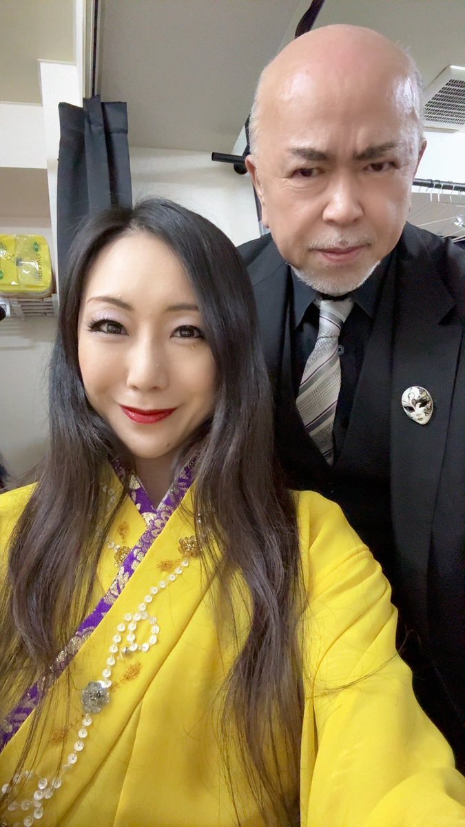 nagare_aotsuki's tweet photo. 美人まみれの楽屋を後にして大阪に戻ります！ https://t.co/UIgg97QswT