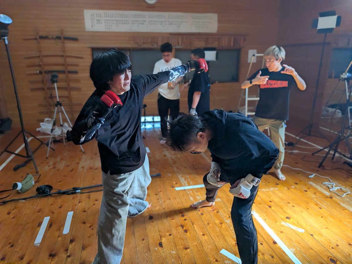 hiro080856's tweet photo. 本日無事にクランクアップを、迎えることが、出来ました😀👍️
朝からアクション三昧で、非常に濃い1日でした😂
自分でいうのも、なんですが、なかなか良いと…w
記念撮影は、こんなんですが、ケガはありませんw😁
#出場権をかけて
#アクション
#MYKクリニック
#短編ドラマ https://t.co/Op0bODsUg9