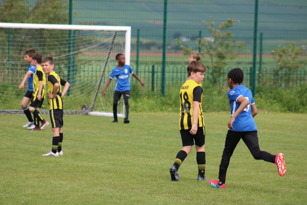 stlaurenceyouth's tweet photo. Great game today for the St Laurence United 2016s team against @goldenglows at New Academy Playing Fields, Laurencekirk.

#hawaytheyoungsaints 
#grassrootsfootball
#weareallstlaurence💛🖤 https://t.co/trl8SUXo05