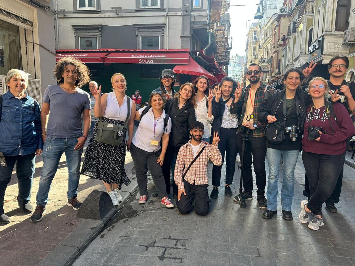 dutcicisi's tweet photo. 1 sene önce bugün. Hakan'ımız henüz yanımızda...
Tutsak verdiğimiz, yitirdiğimiz tüm meslektaşlarımız, bugün yine yan yana omuz omuza olacağız o alanda.

Yaşasın Gezi Ayaklanmamız!

#Gezi13Yaşında

@eylemnazlier @kepenekevrimm @yadigaraygunn @ZeynoooKuray @21yusufcelik https://t.co/bnFYZvCAuJ