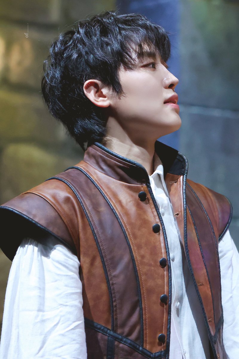 pic_of____'s tweet photo. 20260118 엘시노어
버나르도 役 | #김경록

어떤 보초병 진짜 대박 잘 생겼던 거 아는사람!
ㄴ나 https://t.co/QuMPOAESb7