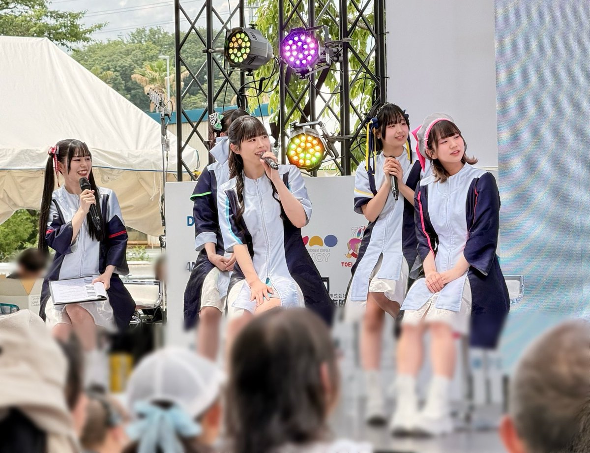 Summer_R_info's tweet photo. 「日中国際アニメ映画祭SPトークイベント」@ところざわサクラタウン内 千人テラス

公式アンバサダーの神尾さん、応援サポーターの澤村光彩さん、TIZZ TRIDENTさんとのSPトークイベントでした！
日差しの強い中ご覧いただきありがとうございました🚀⭐️

#日中国際アニメ映画祭 #JCIAFF2026 
#サマロケ https://t.co/ylndW4M1dI