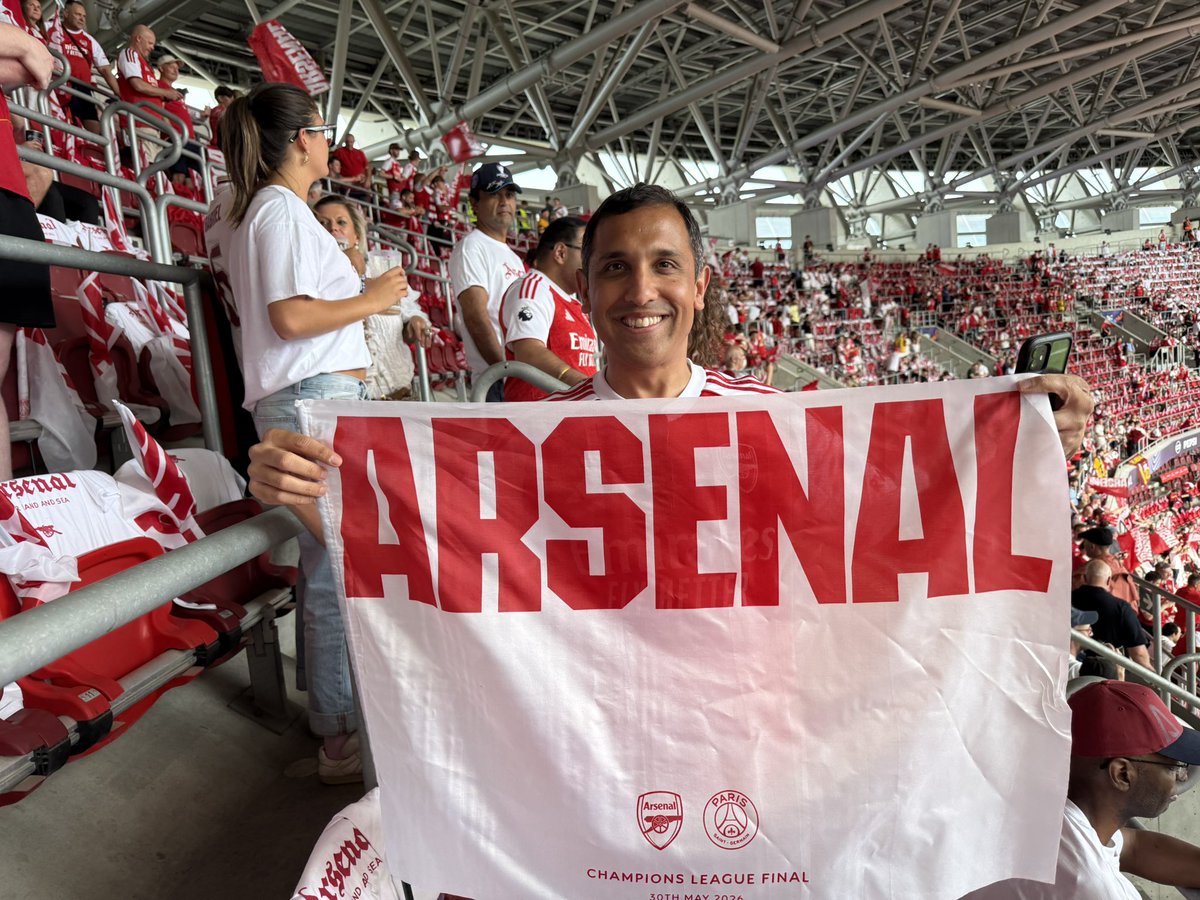 patel_javed's tweet photo. Disappointed with the result but incredibly proud of these boys for making us dream again. PSG worthy winners, congratulations to them. And well done Budapest for putting on a great show. For those at the parade in London, celebrate the #ChampionsofEngland #Arsenal 🏆 ❤️🤍 https://t.co/GnxoRM17cs