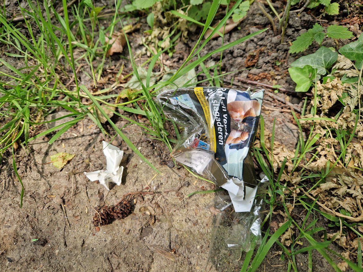 EBS023's tweet photo. Vanmorgen toch optijd wakker.
Even op de koffie bij mijn vader.
Tas was helaas weer zo gevuld op dat korte stukje. Veel resten van afhaalmaaltijden.
#Supportervanschoon #TrashWalking #zwerfie #Poortugaal #Albrandswaard https://t.co/Hi5p1xKb9P
