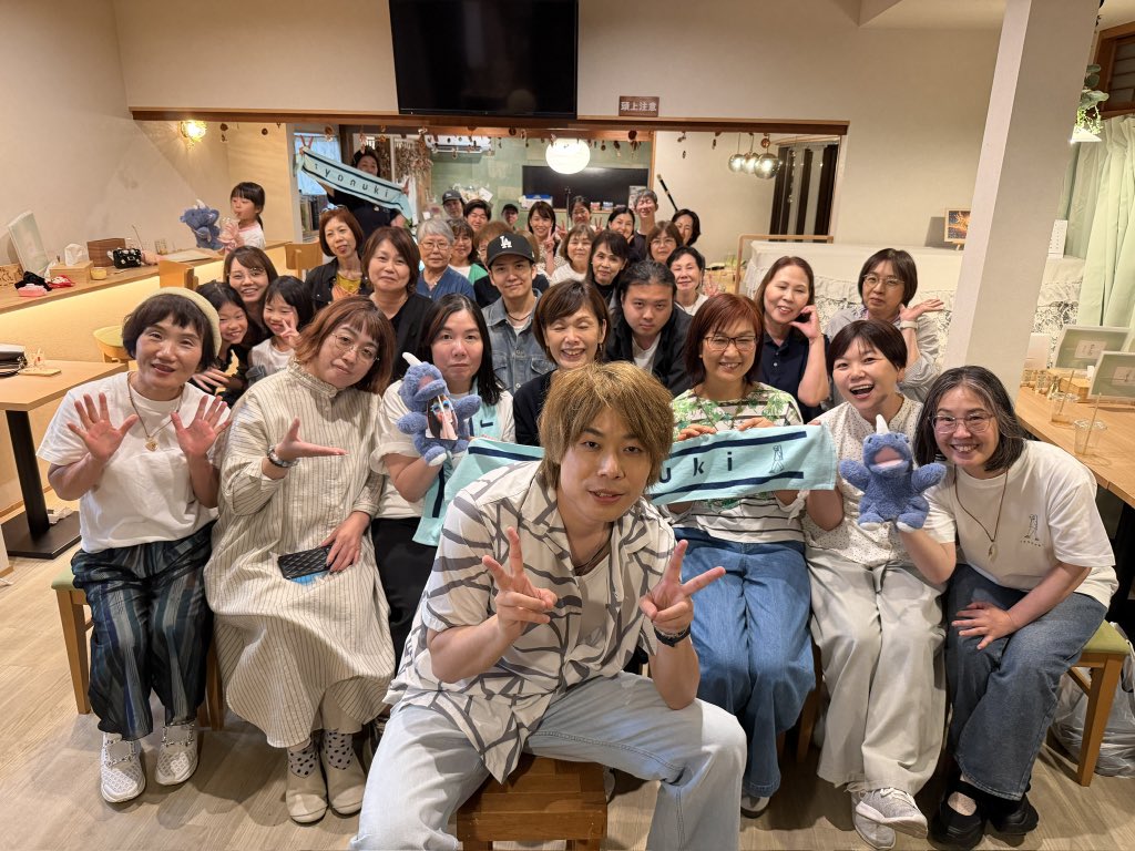 ryonuki's tweet photo. ２日間の香川ライブ無事終了しました✨

初日の「cafeれいくんち」でのワンマンライブ
満席をいただいて母の日ワンマンライブに来ていただいた
みなさんや初めましてのみなさん
お久しぶりのみなさんと
本当にたくさんの方に集まっていただきました。

ありがとうございました！

２日目は岸上ファームさんで開催された
お花と音楽 One Day Marcheに出演🎙️

ふえピのふえさんとのコラボは
「見上げてごらん夜の星を」演奏

お天気にも恵まれ素敵な時間を過ごすことが
できました。

ご来場の皆さまありがとうございました✨

#オヌキ諒
#ライブ