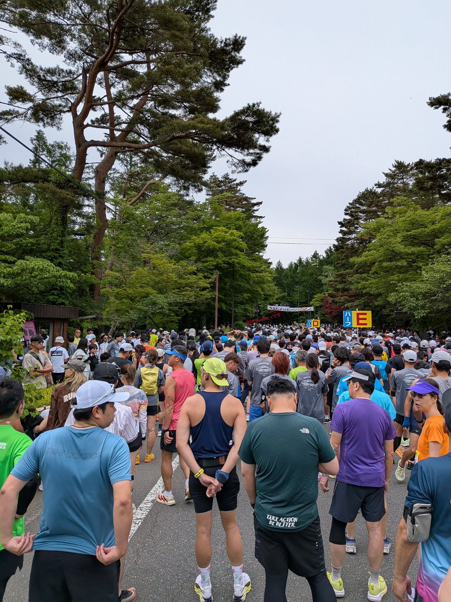 vvv777bv's tweet photo. 山中湖ロードレース参加してきた✌️
2回目のハーフマラソン!今回も途中で膝の激痛で歩いてしまった😭 https://t.co/b62ObjkVYi