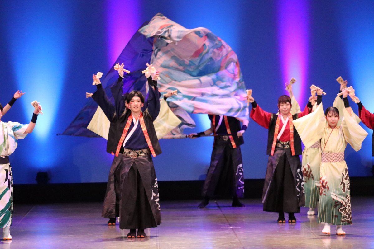 kincham_new's tweet photo. 長野市芸術館で行われた長野市文化芸術祭にて、善光寺よさこいの総踊り曲、切り火①。
本チャンは見られなかったので嬉しすぎる、来年はぜひ。
#長野市文化芸術祭 #長野市芸術館 ＃善光寺よさこい　＃切り火　#信衆 ＃あるを尽くす https://t.co/v1aYVb0sgY