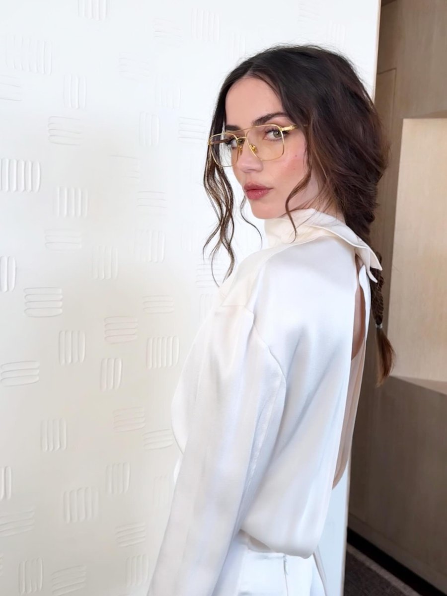 ANA DE ARMAS tweet media