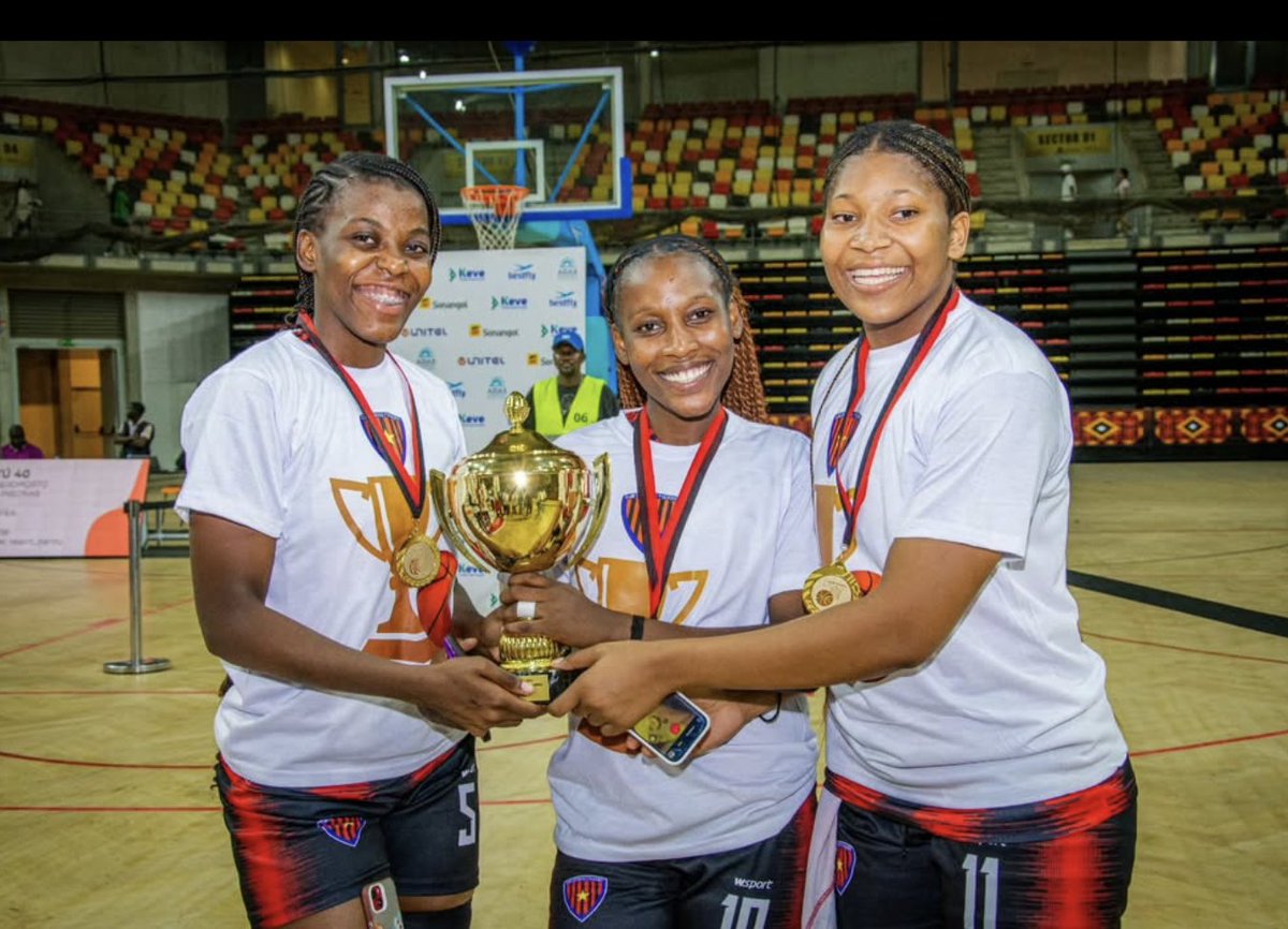 AngolanBasket's tweet photo. O @clube1deagosto venceu a 35.ª edição da Taça de Angola Sénior Feminino, ao derrotar o Sporting Clube de Luanda por 70-65, no sábado, dia 30 de maio, na Arena do Kilamba em Luanda. 🤝
📸 @fab_angola_of 🇦🇴🏀 https://t.co/kJF6Fmcq6n
