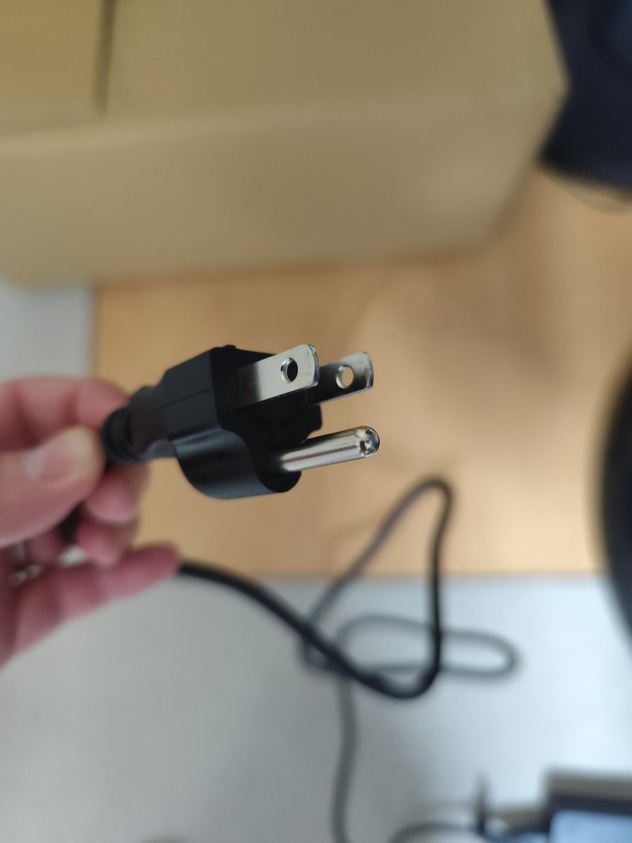 m_katayama_1975's tweet photo. CYCPLUSさん…
スマートファンはよい製品だけど、この電源プラグは困る人多いからアダプタつけてくれよ…
#CYCPLUS https://t.co/nmG5RciAuH