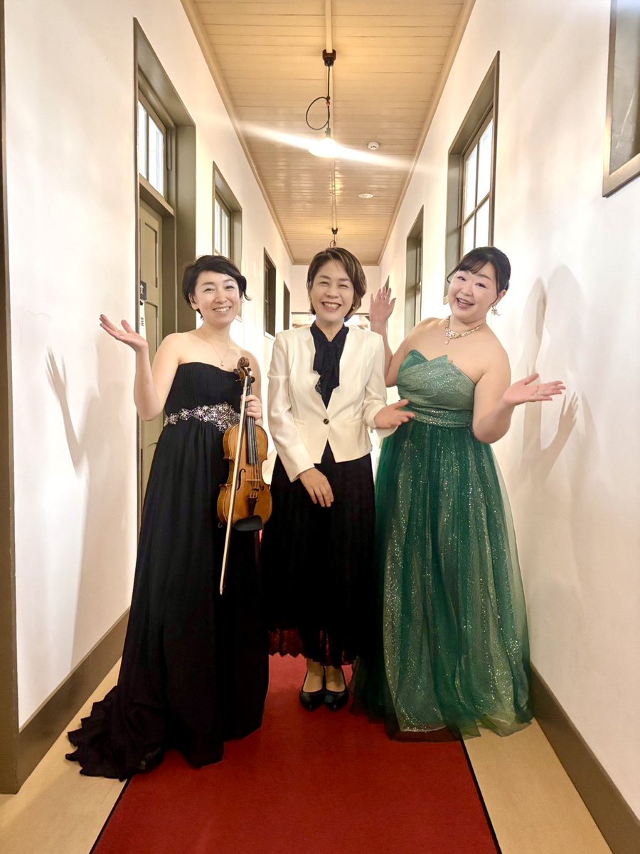 34green_green's tweet photo. 奏楽堂日本歌曲コンクール（作曲部門）本選の結果が発表されました！
今回歌わせて頂きました、
島田尚美さんの作品が一位（大中恩賞）を受賞致しました！！
本番の舞台上で尾池亜美さん🎻@amioike_violin とのアンサンブルを楽しめたのがすごく嬉しかったので、もう一度（7/18の入賞記念コンサート）演奏出来ることが本当に嬉しいです！！
同じく作曲部門一位の藤中聖也さんもおめでとうございます！！

そして、、、！
歌唱部門で東混レジデントの上村誠一くん@sei1_25 が一位！！まさに"夢は口に出せば叶う"ですね🥹何よりも不断の努力の賜物です！本当におめでとう！！✨
同じく歌唱部門一位の三木麻衣子さんもおめでとうございます！！♥️

本日は午後にお仕事が入っていたため自分の出番が終わったら速攻で移動せねばならず…歌唱部門の皆さまの演奏が聴けず残念でした😭
後日、旧奏楽堂の公式YouTubeチャンネルに本選と入賞記念コンサートの動画が公開されますので、少しでも興味のある皆さま！ぜひチャンネル登録&通知ONにしておきましょう🎵
（再生リストが便利です😆←私は令和4年の歌唱部門の出場者です）
https://t.co/Rm9U3GL4uD
