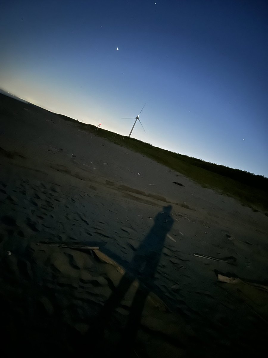 CTr201903's tweet photo. 2026/5/31
満月を海から上がるところを見たのは初めてかな。障害物なく見れるなんて気持ちよかったです。(^^)/
#満月 #掛川市 #沖之須 #月明かり https://t.co/Svlb7edgmP
