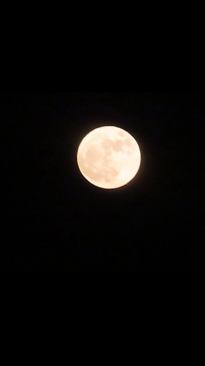 fantaranta1978's tweet photo. 美しい満月✨🌕✨　

5月ありがとう💎✨💗 https://t.co/sKXimpIEPr