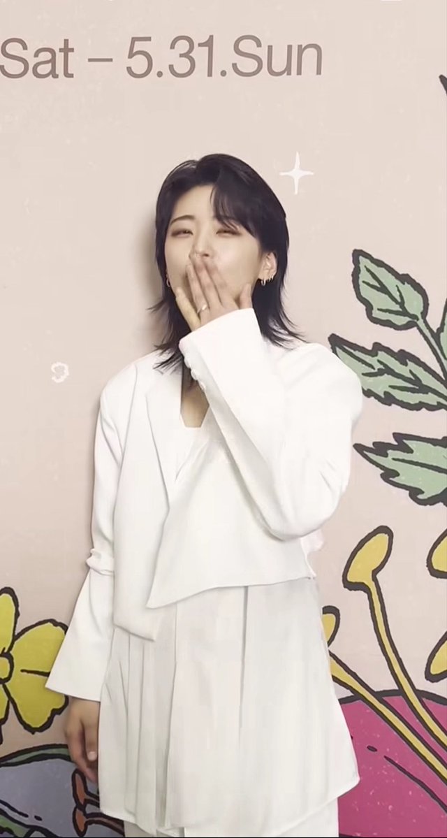 와와 tweet media