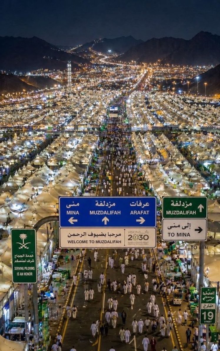 MohamadAldahom's tweet photo. أتقدم بخالص الشكر للمملكة العربية السعودية 🇸🇦🇸🇦
ولخادم الحرمين الشريفين
وسمو ولي العهد محمد بن سلمان
على رعايتهما الكريمة لضيوف الرحمن. 
إن نجاح الحج عامًا بعد عام شاهدٌ على كفاءة الإدارة وحسن التخطيط والإخلاص في خدمة الحرمين الشريفين وقاصديهما.

ونحن نفتخر بالمملكة العربية السعودية وما تقدمه للإسلام والمسلمين، ونعتز بدورها الريادي في خدمة الحرمين الشريفين وضيوف الرحمن، فجزاهم الله خير الجزاء وبارك في جهودهم.