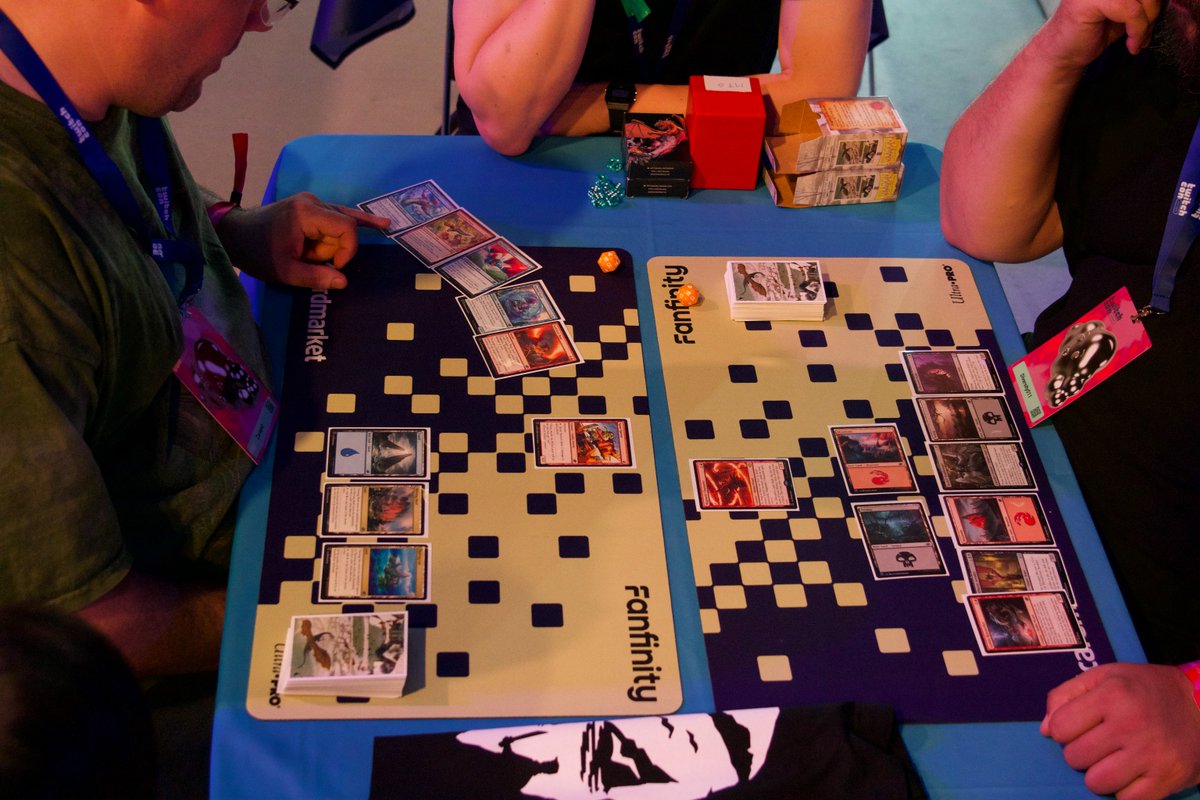 Fanfinity_gg's tweet photo. D&amp;D and TCG tables are PACKED at our TwitchCon booth! 💜 https://t.co/Z7OOlSMtlA