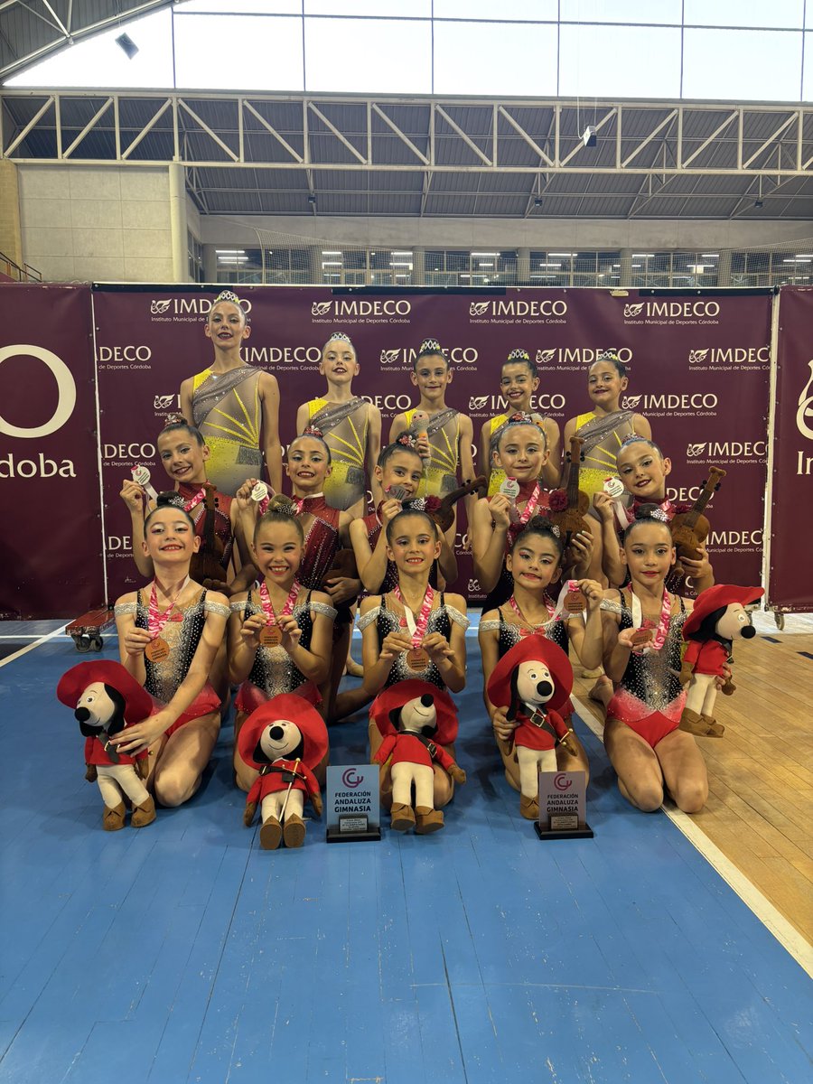 grseneca's tweet photo. 🥈🥉 💚🤍💚 SUBCAMPEONAS Y BRONCE de Andalucía Base de conjuntos 

🥈SUBCAMPEONAS DE ANDALUCÍA, alevín base. Increíble el trabajo de nuestras chicas en su primer campeonato de Andalucía, rozando el oro a pesar de tener caída. 👏🏽👏🏽 BRAVO!
🥉BRONCE benjamín base
👑 8* infantil base https://t.co/yAvyqpJ6s3