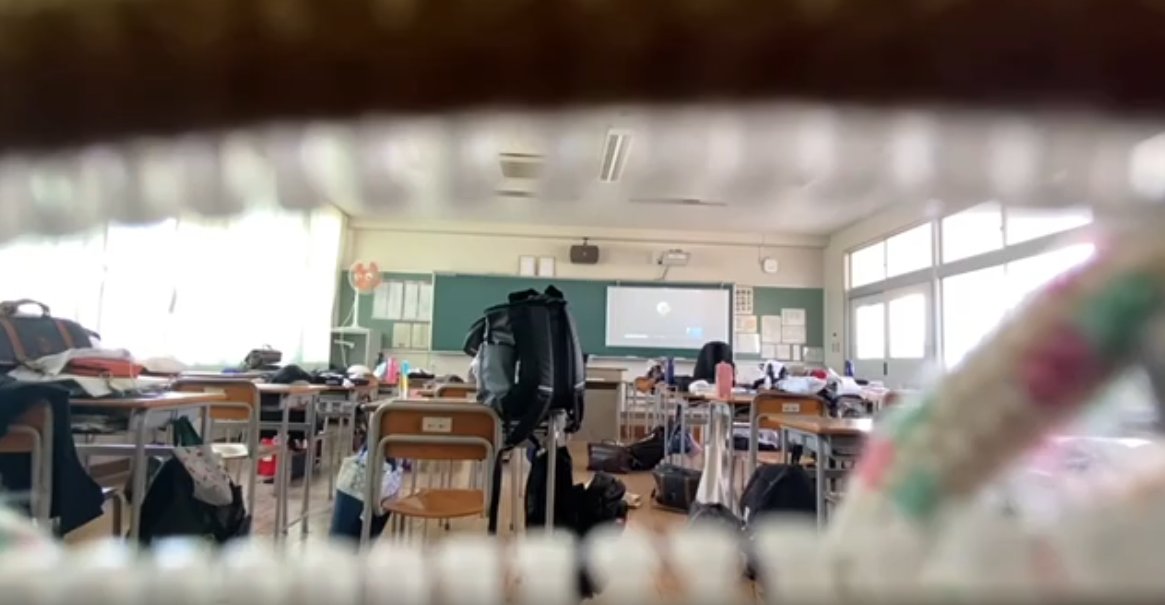 Dee_West1's tweet photo. 「みんなどこ行っちゃったの？ なんで誰もいないの？ #教室内

https://t.co/8taqVJVhAQ https://t.co/gBHHfuyBlR