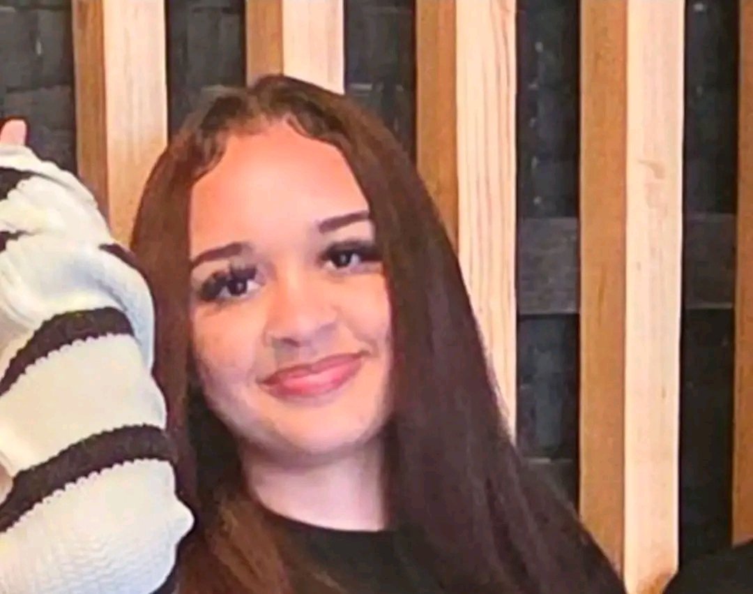 FreyjaBakke's tweet photo. MISSING 14 YEAR OLD GIRL, MISSING FOR 72 HOURS NOW — PLEASE SHARE URGENT ⚠️

Della has been missing since Thursday afternoon & last made contact 9:30pm. She was in heath town area, then yesterday Ettingshall area. She knows people everywhere. Police are involved.

Someone knows where she is, she's just a young 14 years old girl & everyone her family , friends is worried sick. 

Her family just need to know that she's safe wherever she is, they need her home !!! 

PLEASE SHARE AND LET'S GET DELLA HOME
