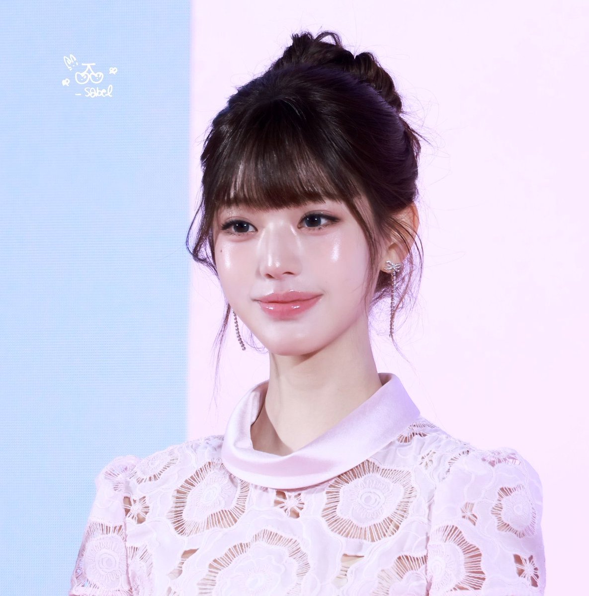 beautiaf's tweet photo. trying the viral wonyoung glossy lips!!(˶>⩊<˶)

the inspo                         the result https://t.co/hH8qtvn5Oo