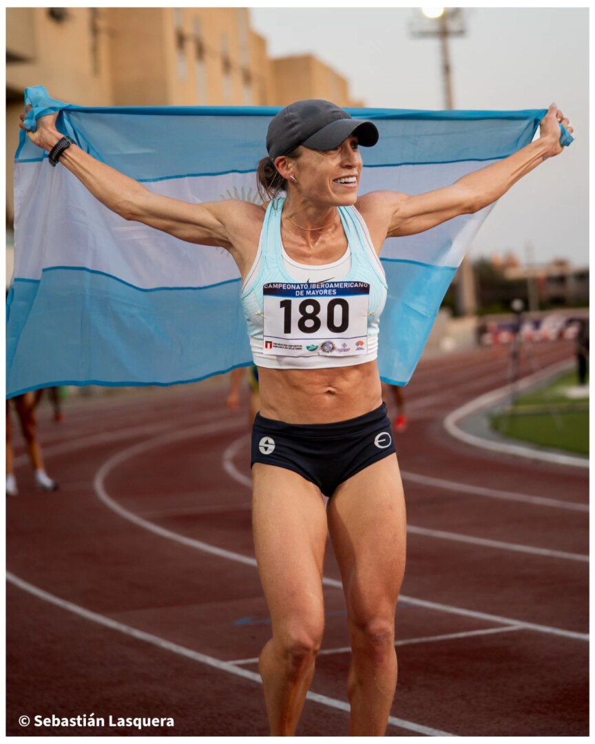 TomasRodriguezC's tweet photo. 🥇🥇🥇TRES DORADAS🇦🇷

En el Campeonato Iberoamericano de atletismo, en Lima🇵🇪, triunfos de Micaela Levaggi🇦🇷, Belén Casetta🇦🇷 y Bruno De Genaro🇦🇷.

Levaggi, la marplatense, ganó en 1.500 metros, con un tiempo de 4:28.35.

Casetta, sí, también de Mar del Plata, festejó en los 3.000 con obstáculos: 9:39.75.

Y el puntano festejó en los 400 metros con vallas, donde marcó un tiempo de 49.92 segundos.
