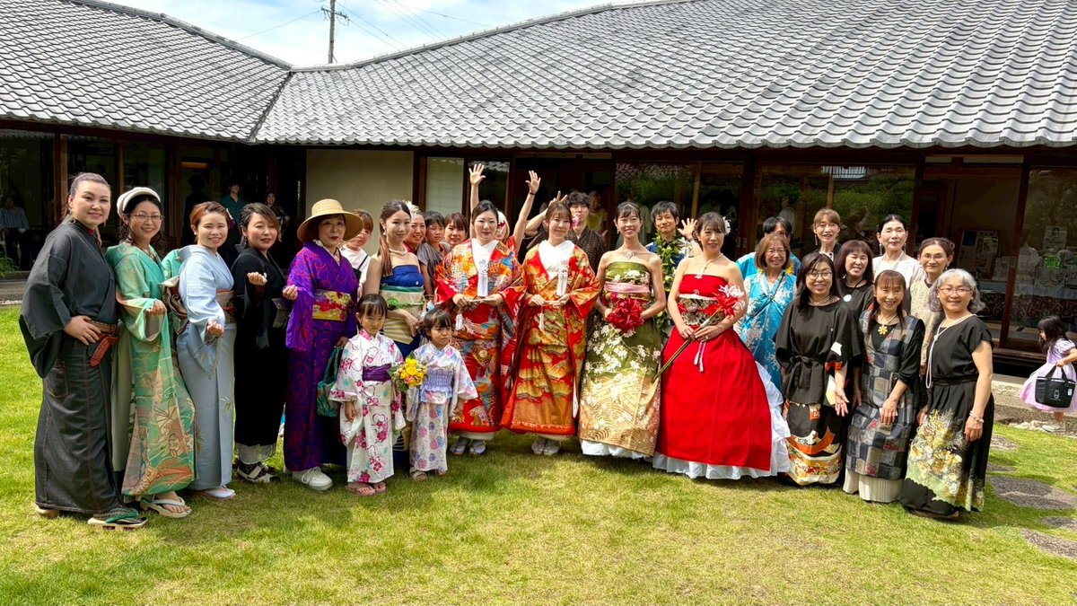 heeamane's tweet photo. 着物ファッションショーのイベントにおばぁ友達と遊びに行ったら飛び入りで出させていただけた\(๑°ワ°๑)/‼✧
着物はちょうど先週東京でリサイクル着物百彩さん＠rekimo100sai でお迎えした��ンティーク絽袷の振袖✨ https://t.co/WWjuGzUL83