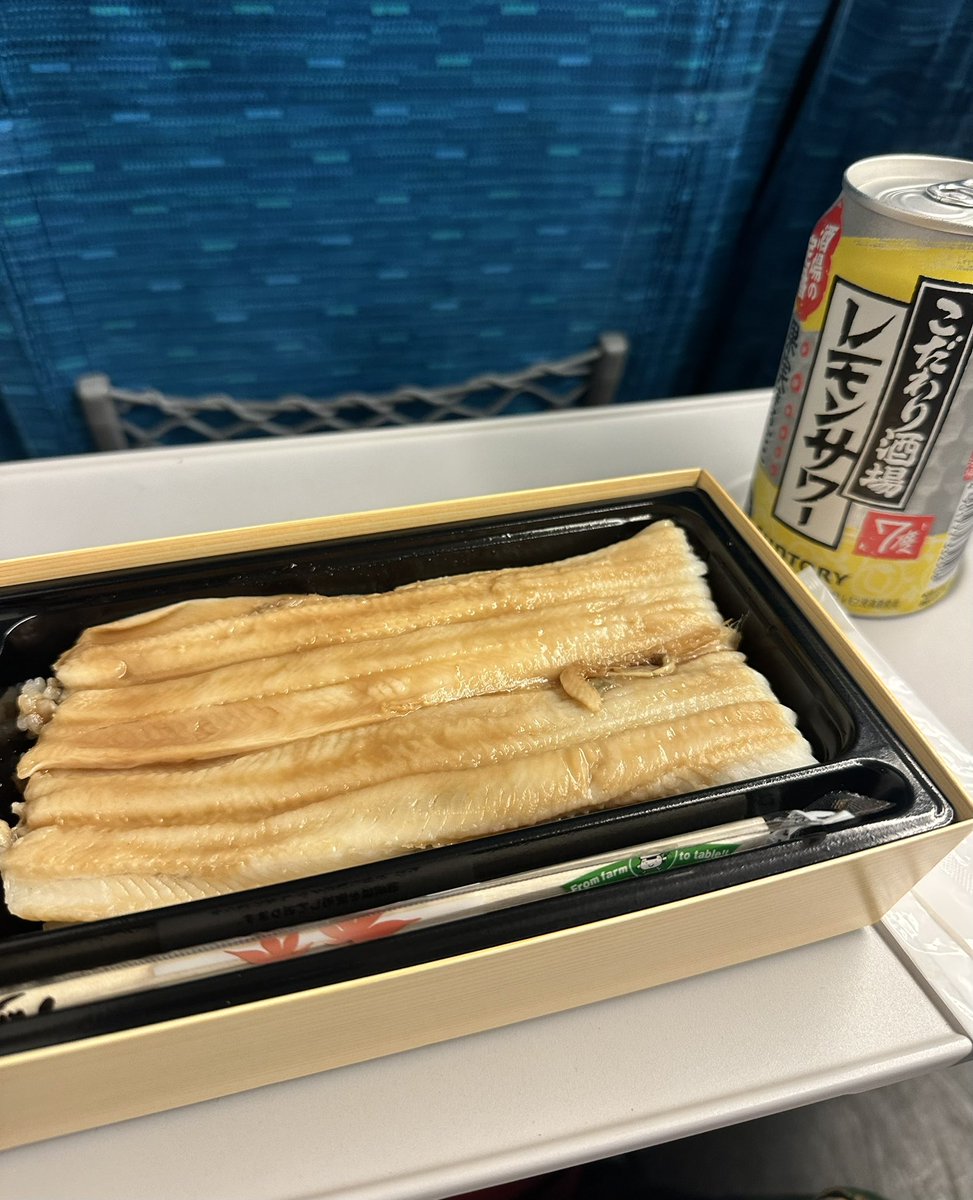 mamirin412's tweet photo. 〆の居酒屋🚅新幹線
楽しい休日だったわー https://t.co/jLWx8PG96R