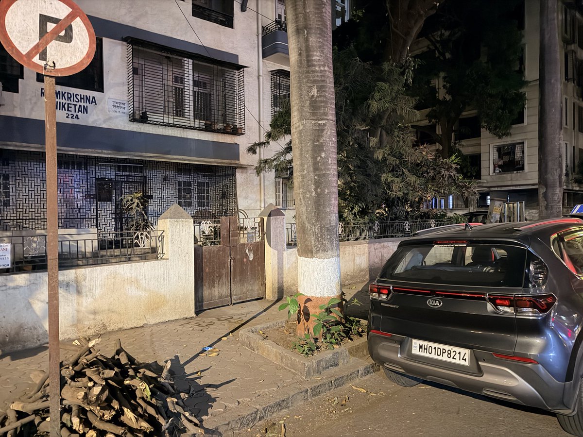 tejasmody's tweet photo. @MTPHereToHelp @MumbaiPolice @mybmc Rampart flouting of parking rules on Sir Bhalchandra Road and Corner of U U Bhat Road in Matunga East causing severe nuisance. Regular Policing is needed. https://t.co/PUA4HV6KeN