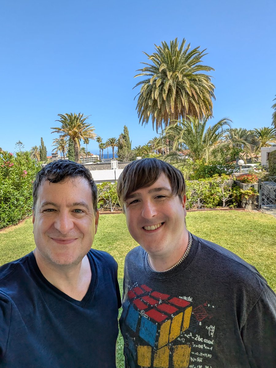 BFreakout's tweet photo. 🌴 MVP-Stammtisch Gran Canaria mit Christian Wenz.
Zwei Microsoft MVPs, seit >20 Jahren aus der Speaker-Welt verbunden. Webtechnologien, Security, https://t.co/Th4PKiI70m, PHP, Bücher &amp; Konferenzen liegen ihm im Blut... da läuft der ganze Stack seit Jahren stabil. 🚀 #MVPBuzz https://t.co/hCv58mGaWj