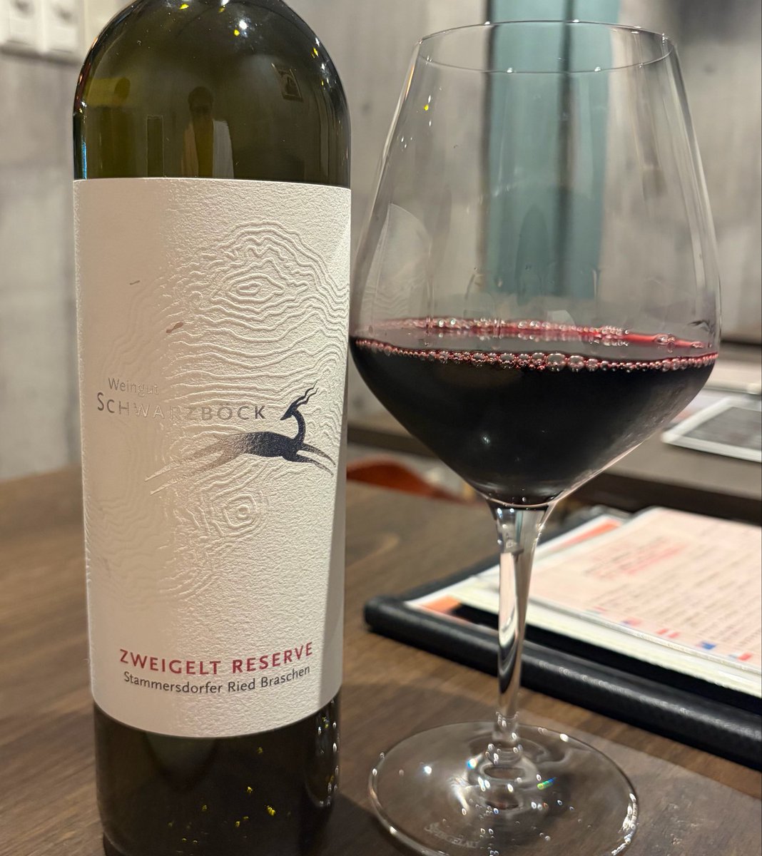 wineman_jp's tweet photo. 🇦🇹 Weingut Schwarzböck
🍇 ツヴァイゲルト100%

オーストリア全土で栽培され、特に東部で多く見られるツヴァイゲルト🍷 耐寒性が高く、さまざまな土壌に適応可能とのこと。北海道・余市でも👀 https://t.co/UGFFPFJC2Z