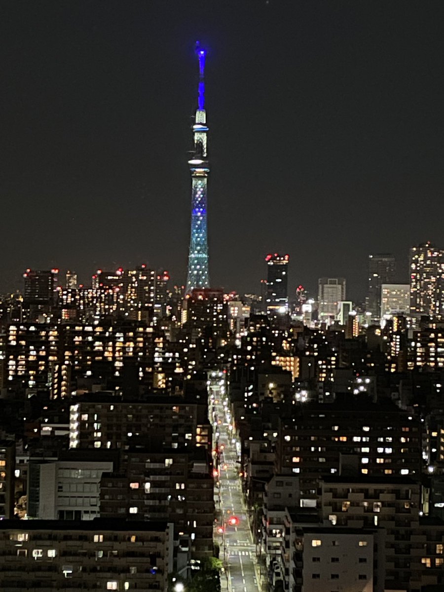 onetrack76's tweet photo. スカイツリーの見えるお部屋で、きゃほー✨なニコラさんでした
保護者は帰りの電車で念願のケーキをいただけて、きゃほー✨でした
お休みなさい(๑′ᴗ‵๑) https://t.co/AWt3rNVx20