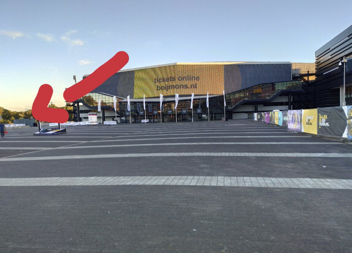 InsaneOrbitzz's tweet photo. I DONT KNOW HOW MUCH AURA I HAVE TO BE POSTING THIS

but if anyone who i haven’t seen or talked to wants to meet after MCC live, I’ll be outside the convention for a little

then i’ll head towards the benches at the very far back (when you leave the convention) near the car park https://t.co/v2mzwRFZwM