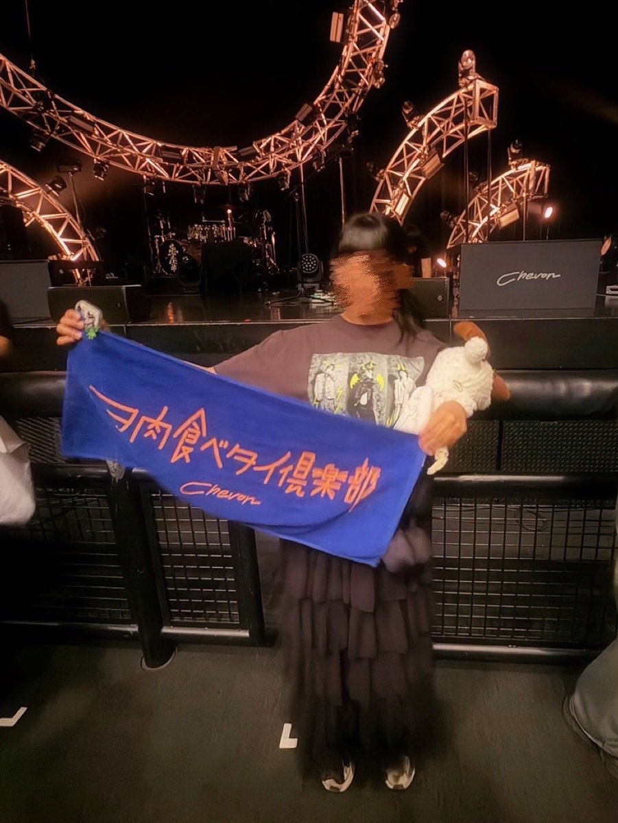 12vN's tweet photo. 最後に奇跡起きた😭😭
娘もKtjm推しなのでね😭😭

2日間でセトリ違うし楽しかった♡
次は来週の北大祭！！！！

Chevonありがとうー！！！！！ https://t.co/5naOcFLckF