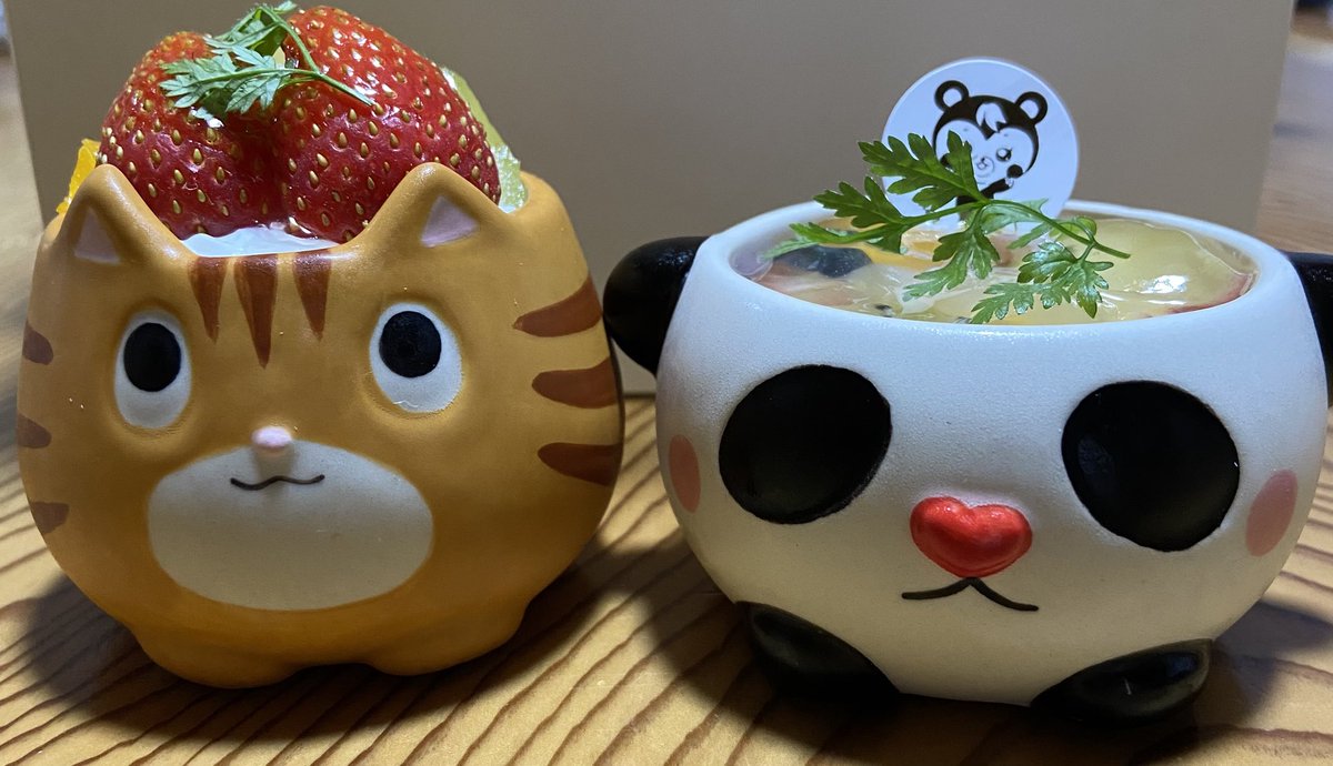 ccb910's tweet photo. 秩父　パティスリー ルリアンさん

今日は暑かったから
プリンと杏仁豆腐を🍮
パンダと猫さんカワイイ😍

美味しかった〜ご馳走様でした🙏😋

#パティスリールリアン https://t.co/stkfuA1hH6