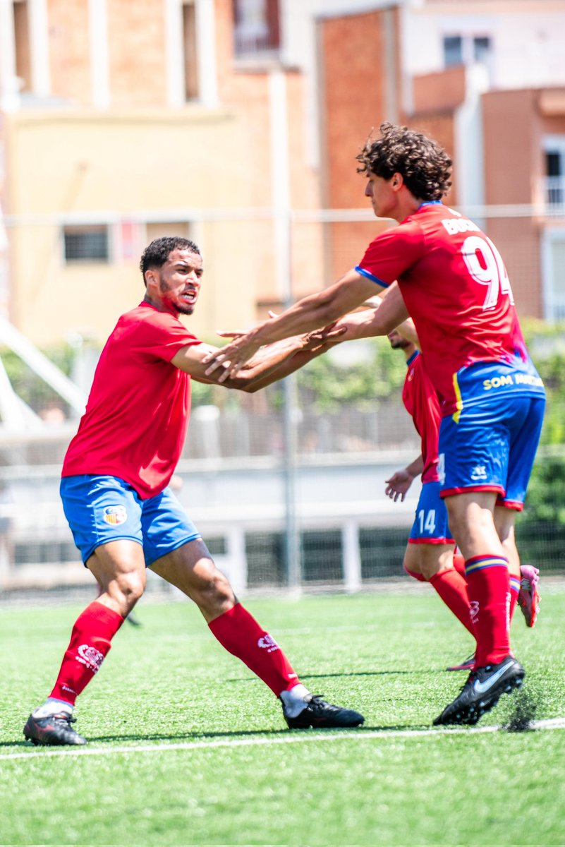 martinenc's tweet photo. ⏱️ FINAL! 

⚔️ Filial Masculí 2-1 @APAPobleSec B
⚽️ Lamin i Ricard

📝 Caiem de la promoció ďascens a Tercera Catalana després ďigualar el desavantatge, amb gol dels visitants a l'afegit.

✊ El curs vinent competirem de nou a Quarta!

[📷 @polvallesimo]

#SomMartinenc #futbolcat https://t.co/Y5ZyH4VtfJ