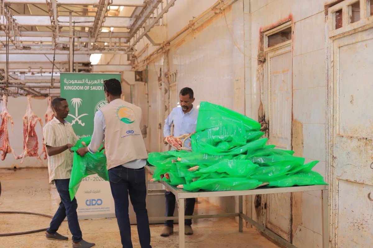 KSRelief's tweet photo. #مركز_الملك_سلمان_للإغاثة يوزّع 467 أضحية في ولايتي الجزيرة والخرطوم بجمهورية #السودان، استفاد منها 6,258 فردًا من المحتاجين والنازحين، ضمن مشروع توزيع الأضاحي للعام 1447هـ؛ دعمًا للأسر المحتاجة وتعزيزًا للتكافل الاجتماعي خلال عيد الأضحى المبارك https://t.co/eCFwGXYKOf