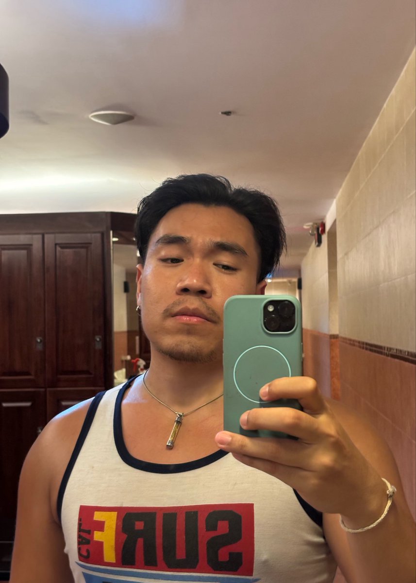 Merlinei2's tweet photo. อันเดอร์คัตแบบพี่ตรีช่องวันเยย เหลือแค่ปาดเจล https://t.co/yo4ZwZrzfN
