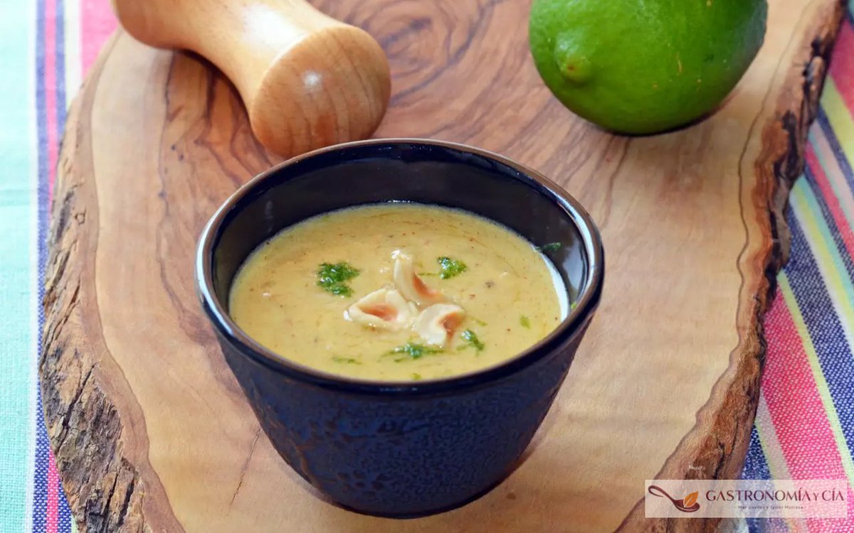 Gastronomiaycia's tweet photo. 12 recetas de salsas y vinagretas con frutos secos para tus platos veraniegos: En cuanto el calor se adelanta, también cambian las ganas de comer: apetecen platos frescos, ensaladas completas, verduras,… https://t.co/pZFYPCGlgT #Recetasdesalsas #almendra #anacardos #avellanas https://t.co/QZQD35qTFO