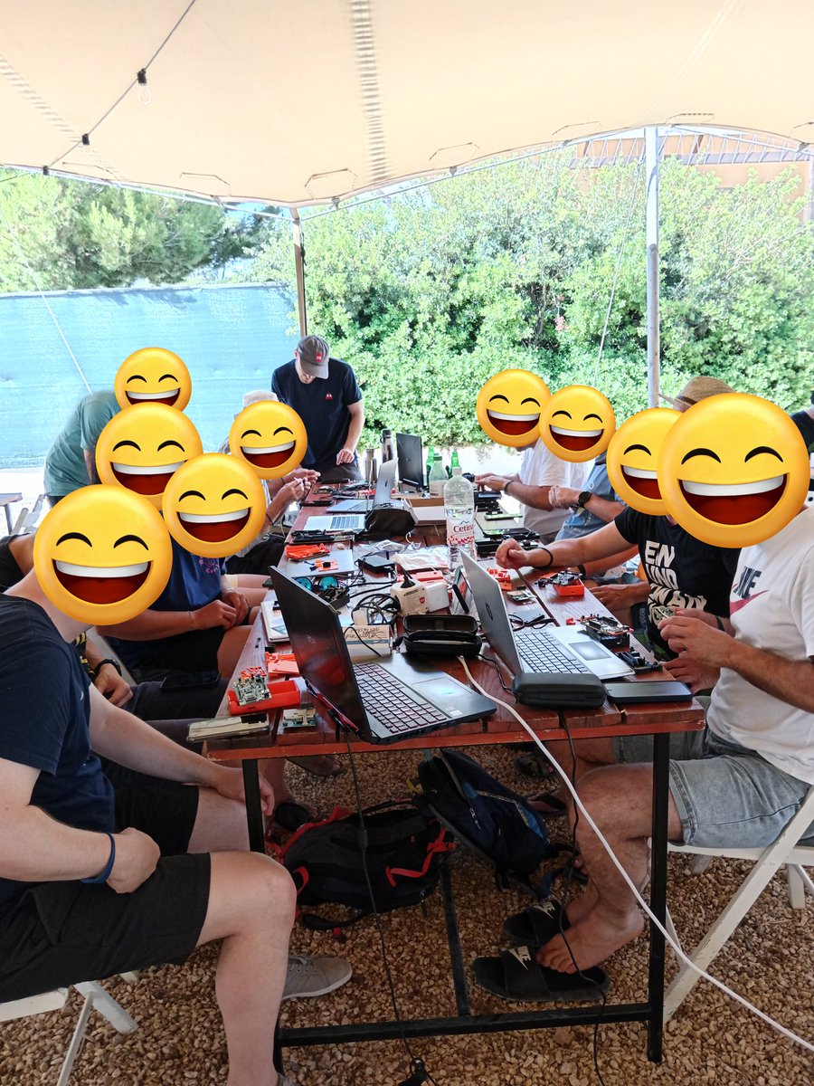 ClavaStack's tweet photo. Neben dem Pool, da durften sich fast 15 Bitcoiner in Kroatien ihre eigene @SpecterDIY Shield Lite Hardware Wallet zusammenbauen. https://t.co/8QH4Nf4T3I