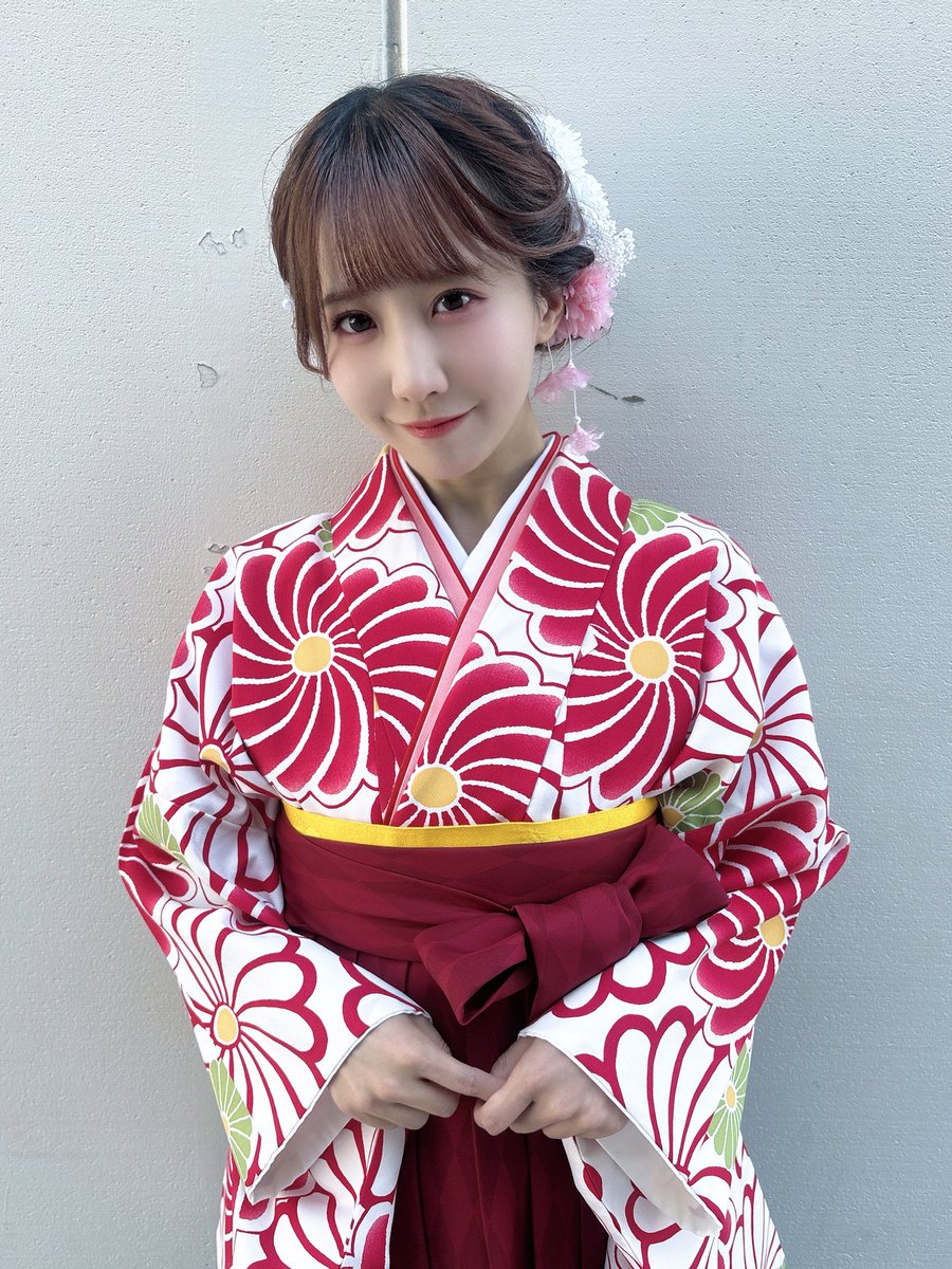officialkasumin's tweet photo. 広島和装コレクション👘ゲスト出演させていただきました❣️

ランウェイステージとLIVEステージありがとうございました🎤✨️

衣装はとっても素敵な赤色の袴でした❤️

#広島和装コレクション https://t.co/Kf2Nqh0DVK