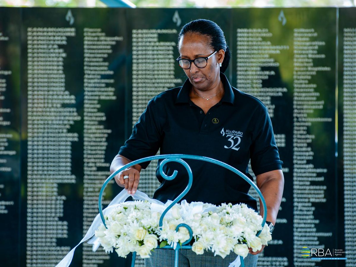 Muhateric's tweet photo. Ku munsi w'ejo, Nyakubahwa @FirstLadyRwanda yafunguye Inzu y’Amateka y’Urwibutso rwa Jenoside yakorewe Abatutsi rwa Ntarama @BugeseraDistr . Rubyiruko Leta yacu ikora ibishoboka byose ngo amateka ya Jenoside yakorewe Abatutsi atazasibangana. https://t.co/Eord8NiAom