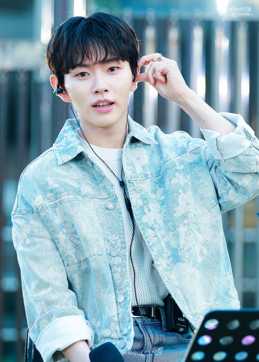take_bchan's tweet photo. 260523 버스킹트래블러

🍏🌱🌿🪴💚

#이병찬 해피엔딩☘️ https://t.co/Oq4BLfedxj