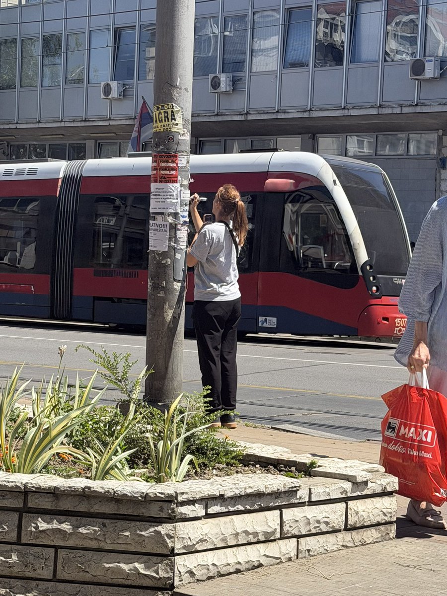 cobotebro's tweet photo. @radnaskelaxx ne pamtim da sam uzeo telefon i slikao nekog poznatog ALI OVO SAM MORAO tako da vrlo da - jako se pozicionirala https://t.co/qpXZg3aCHf