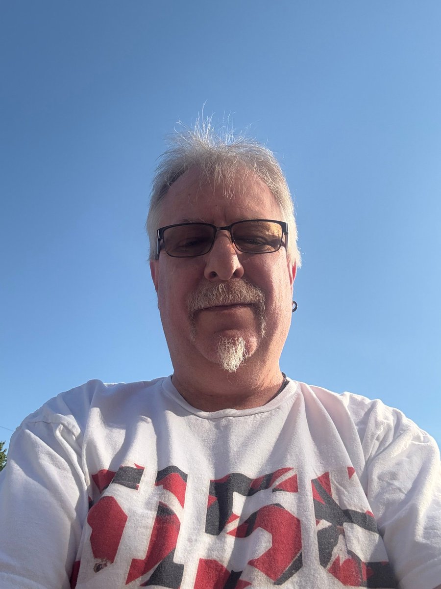 Ch55204Charles's tweet photo. Good morning. Happy Sunday https://t.co/3svkseYoLs