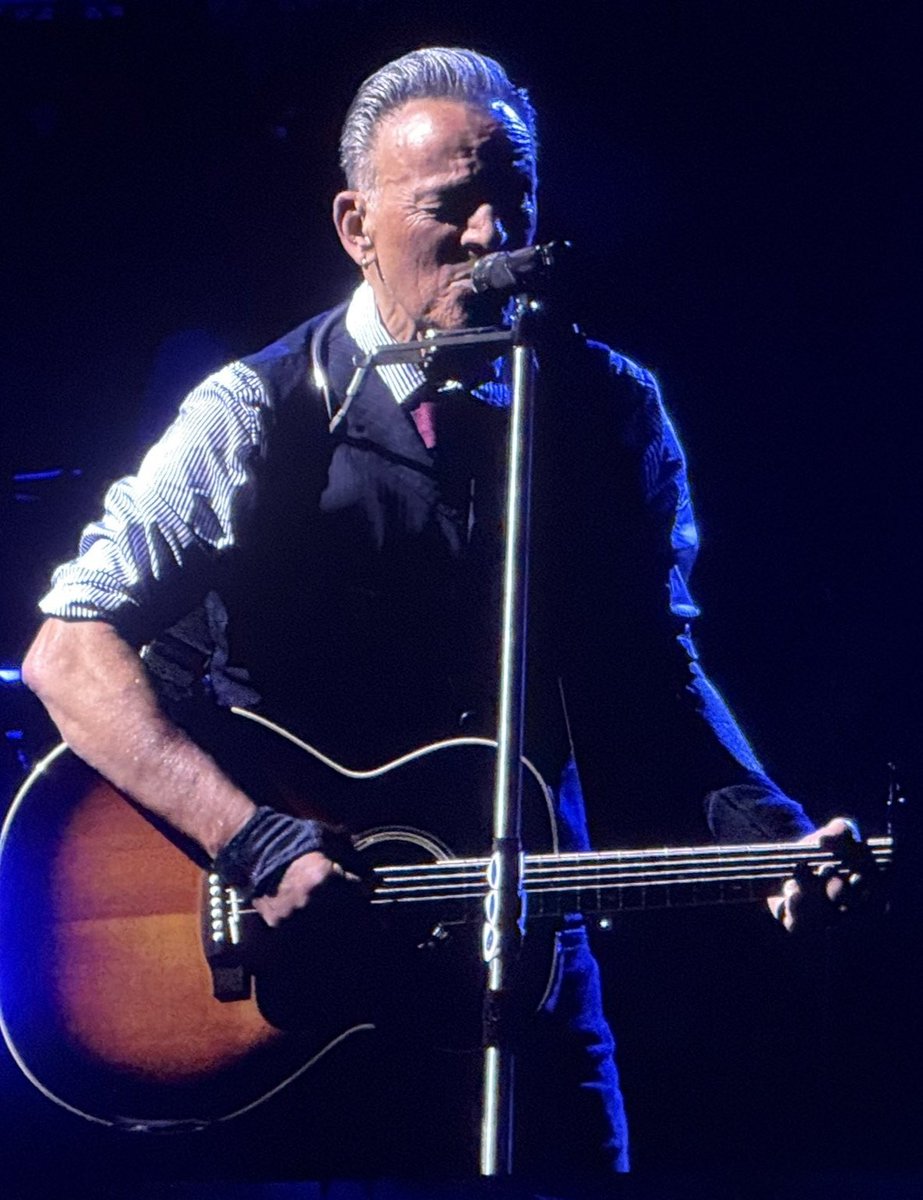 VLafora's tweet photo. @Emma48998116 @springsteen @PaulApp0505 @TheGarden @Mosqueter4 @BDoltri @ToonTravels @tommymcc321 @Paulhaider74 @NJMusicFun2 @dolphinhope13 @UnluckyDon @TucciKaren @shrewdkitty @BrianHayes757 @clock1258 @StanislasPetit @ABessai @Adventure_Art1 @redemartin Very good post Emma. Brilliant photos. Have a great afternoon and happy #SpringsteenSunday
Come on ππβ!
π· By @PaulApp0505 May 11 2026
@TheGarden #LOHAD
American Tour #NoKings #ICEOut https://t.co/ToDgb0z7B9