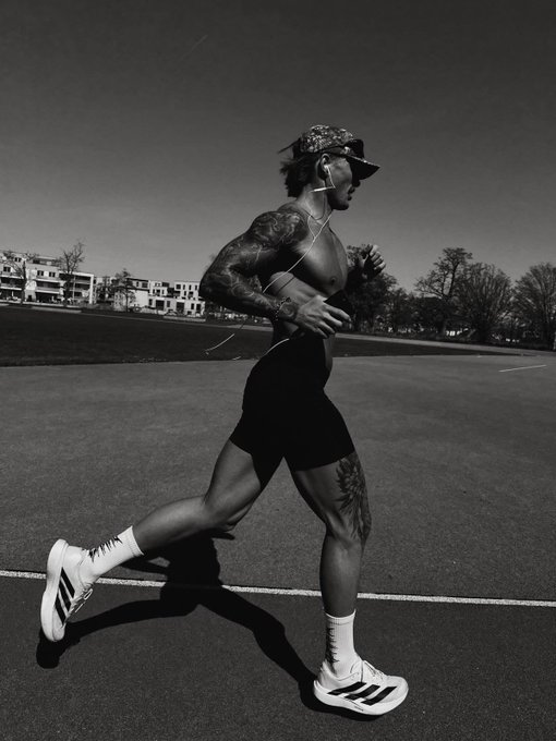 Modernmastery_'s tweet photo. Gym for 9 years, I've come to understand one thing:

The 10 worst combinations that make you gain weight:

1. Running + evening workouts https://t.co/nWp5T3jHkD